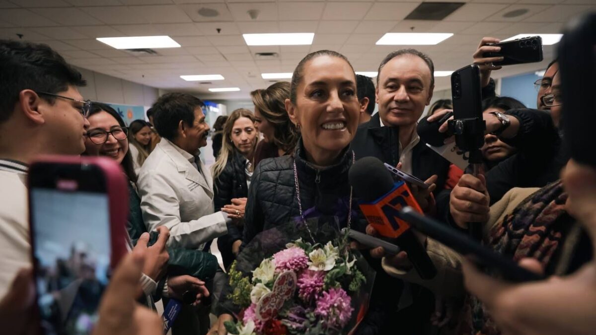 Al grito de ¡Doctora,amiga, el pueblo te admira! militantes le dan la bienvenida a Claudia Sheinbaum en Sonora