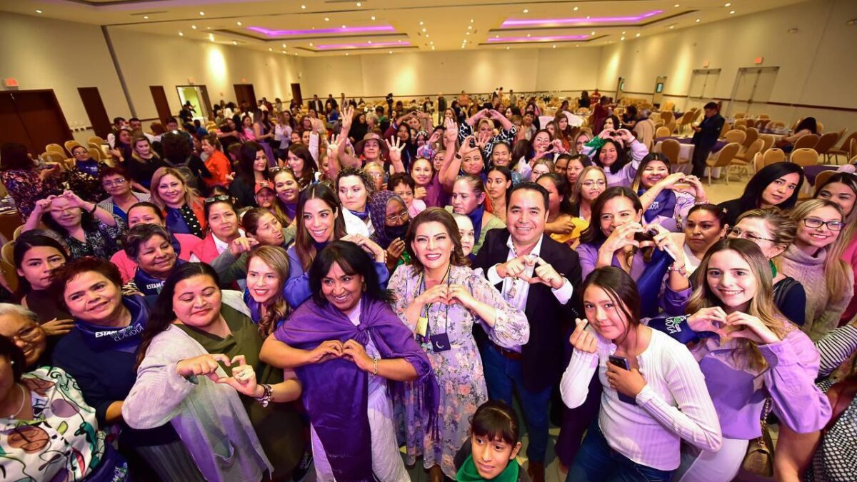 La candidata al senado por Morena sostuvo un conversatorio este día internacional de las mujeres.