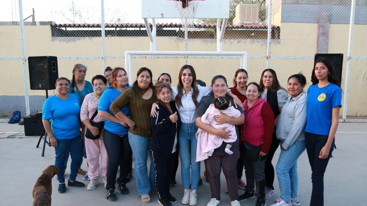 Visita Diana Karina Barreras a vecinos de La Cholla y Los Arroyos